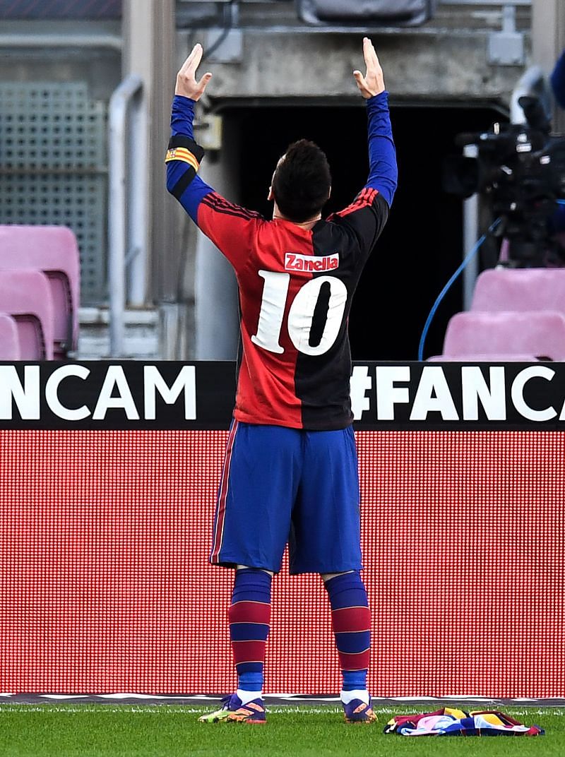 Lionel Messi revealed the Newell's Old Boys jersey worn by Diego Maradona